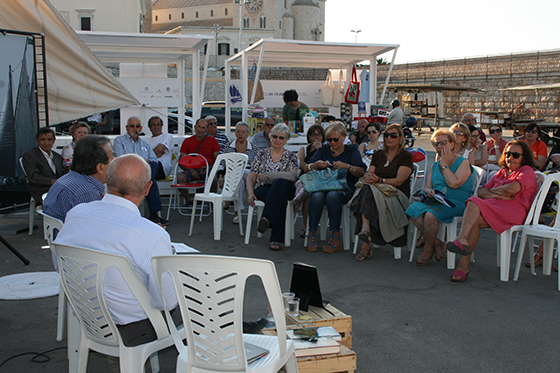 È arrivato un veliero carico di ...